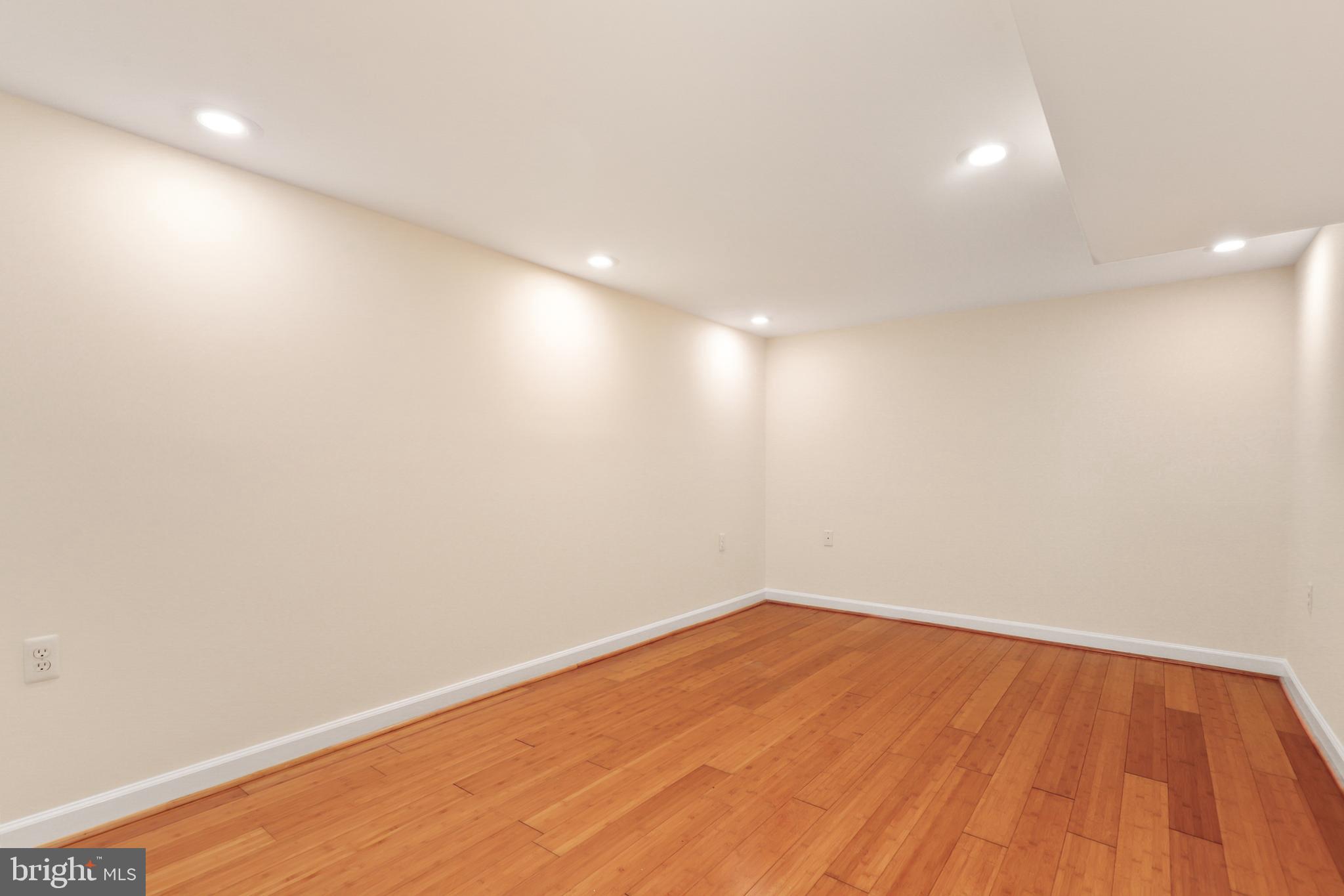 EDGELEA WOODS - Residential