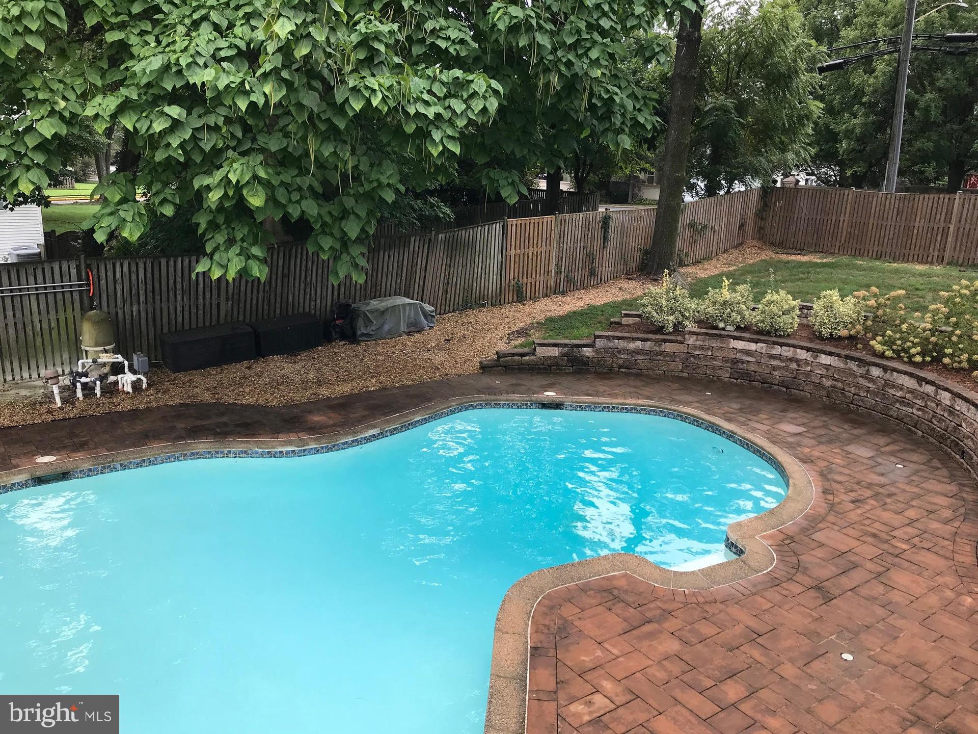 EDGELEA WOODS - Residential
