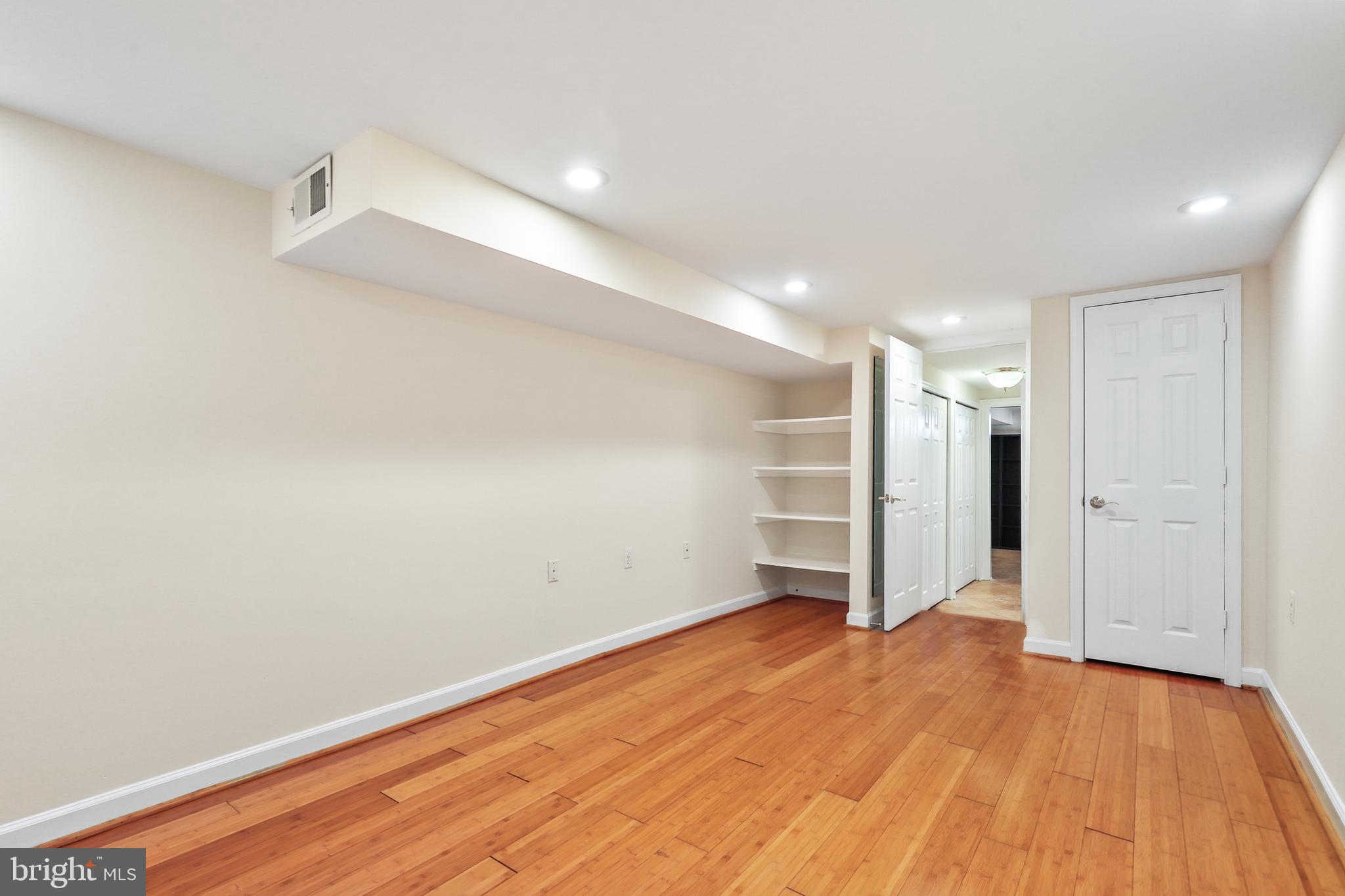 EDGELEA WOODS - Residential
