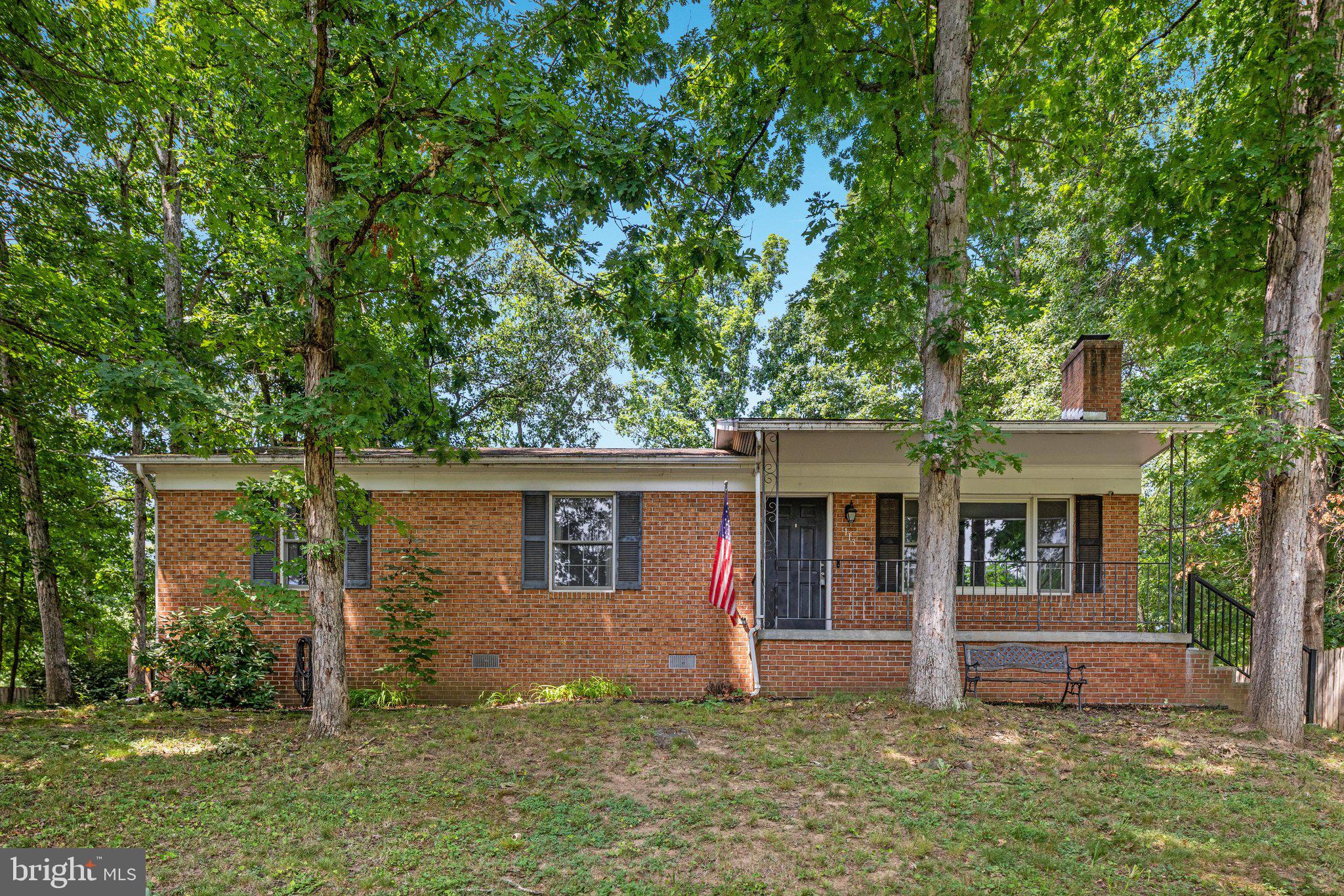 LAKEWOOD MANOR - Residential