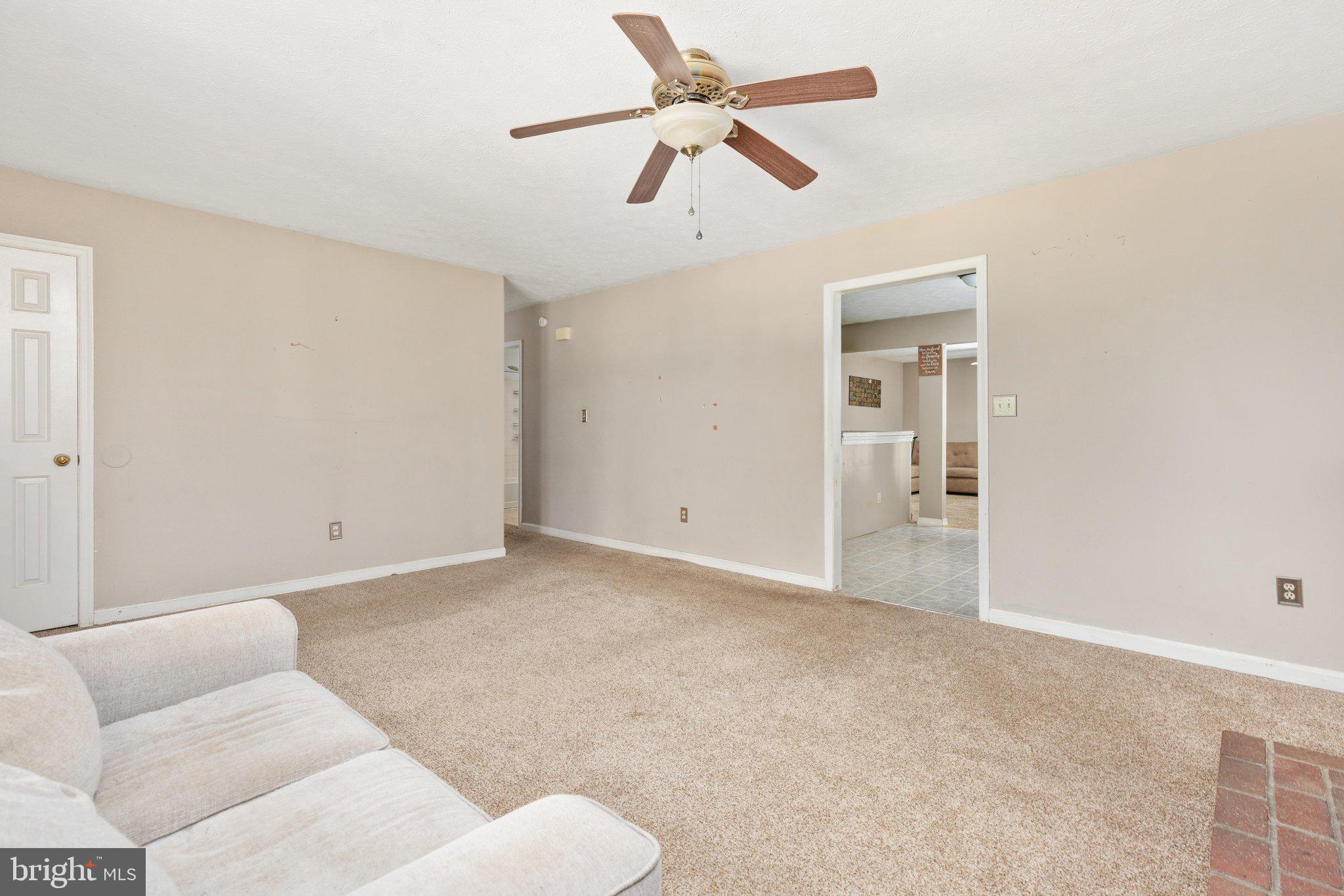 LAKEWOOD MANOR - Residential