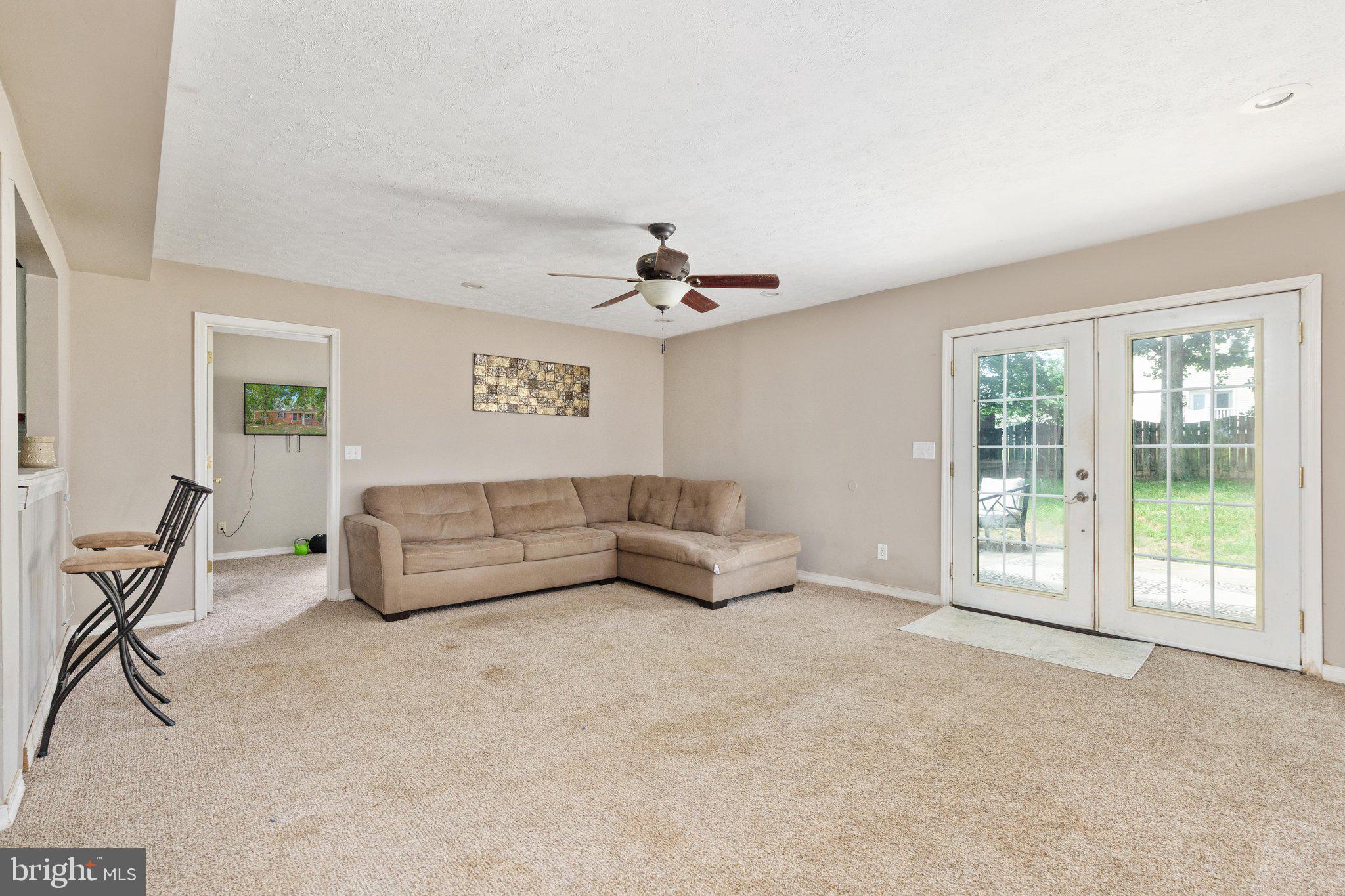 LAKEWOOD MANOR - Residential