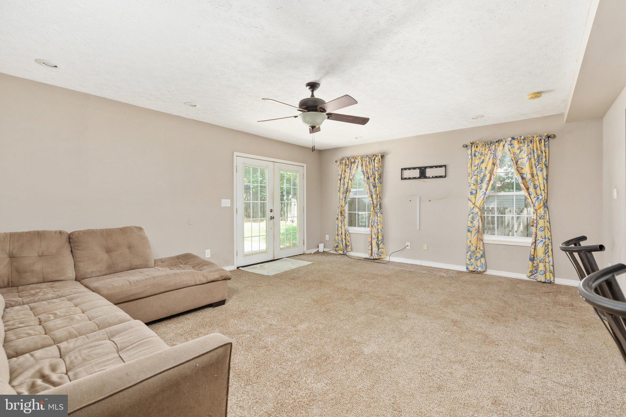 LAKEWOOD MANOR - Residential