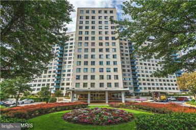 BEAUTIFUL, SUNNY 2BR 2BA WITH NICE VIEW OVER GARDENS. INCLUDES A GARAGE SPACE. STATE OF THE ART NEW BATHROOMS. WOOD FLOORS THROUGHOUT. RECENT KITCHEN APPLIANCES. LOTS OF CLOSET SPACE. JUST STEPS TO GROSVENOR METRO STATION   GROSVENOR MARKET GROCERY STORE ENJOY A LAKE SURROUNDED BY PARK. NEAR NHI AND WALTER REED BETHESDA MEDICAL.
