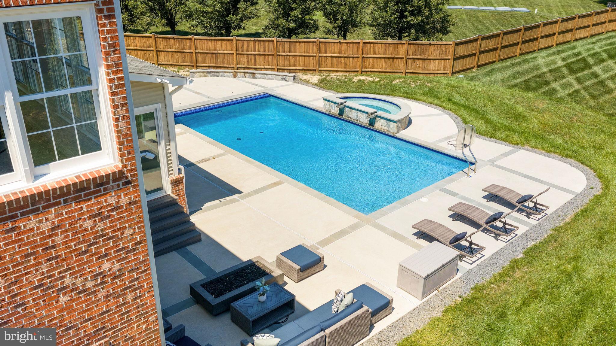 OCCOQUAN OVERLOOK - Residential