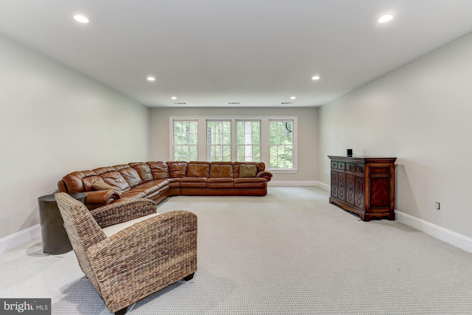 POTOMAC OUTSIDE - Residential