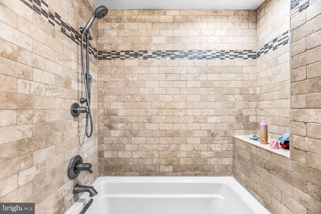 LONG COVE ESTATES - Residential