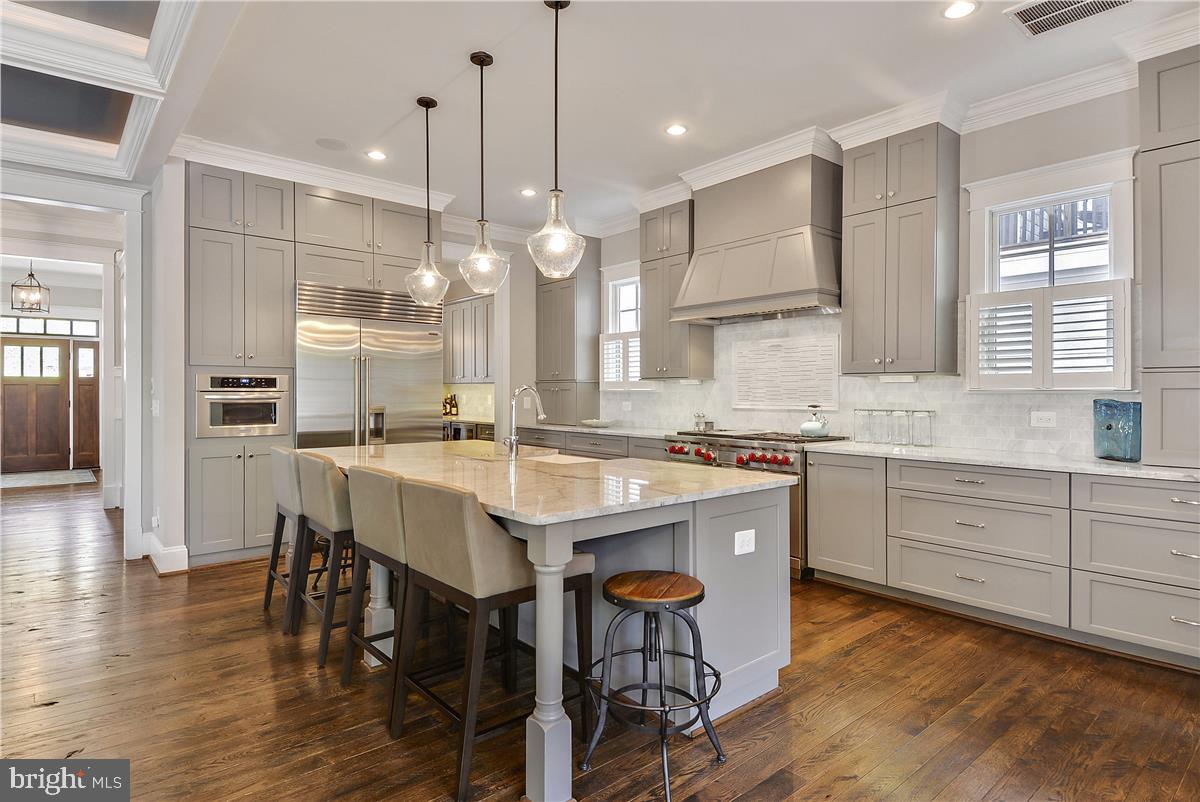 CLARENDON - Residential