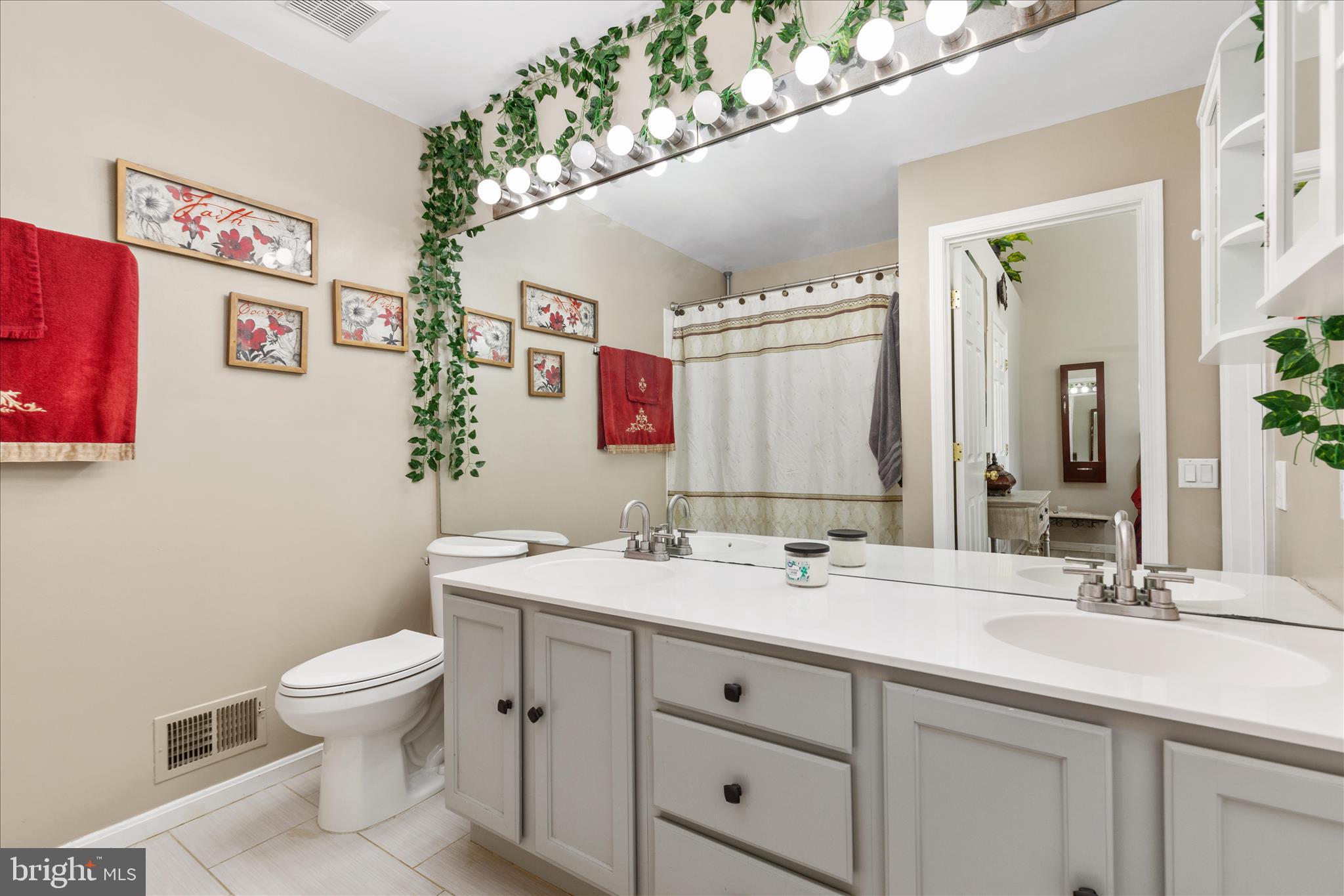 RIVER OAKS - Residential
