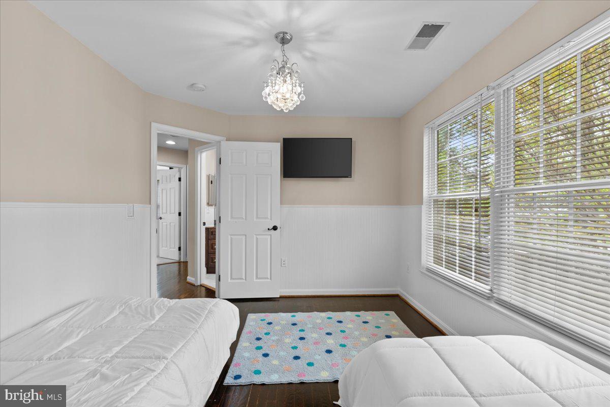 RIDGEFIELD VILLAGE - Residential