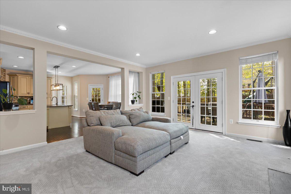RIDGEFIELD VILLAGE - Residential