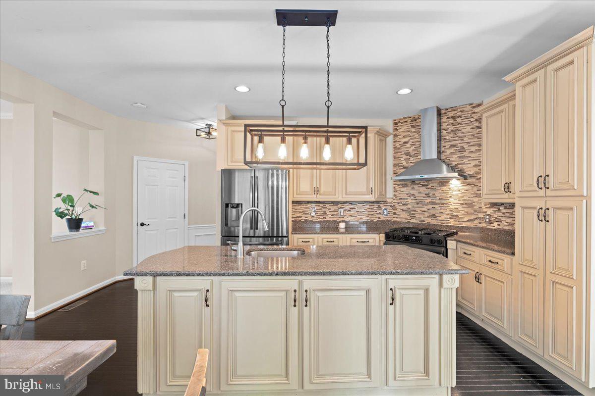 RIDGEFIELD VILLAGE - Residential