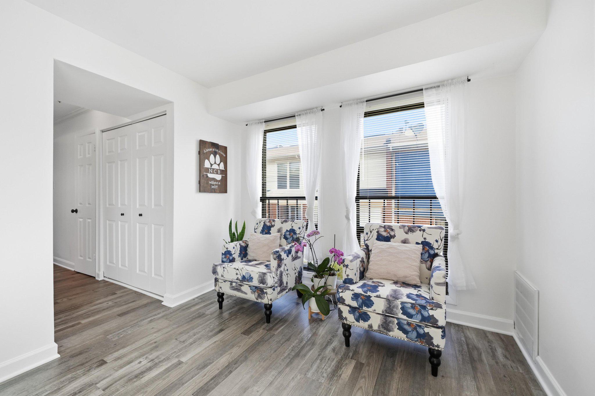 APPLEWALK CONDO - Residential