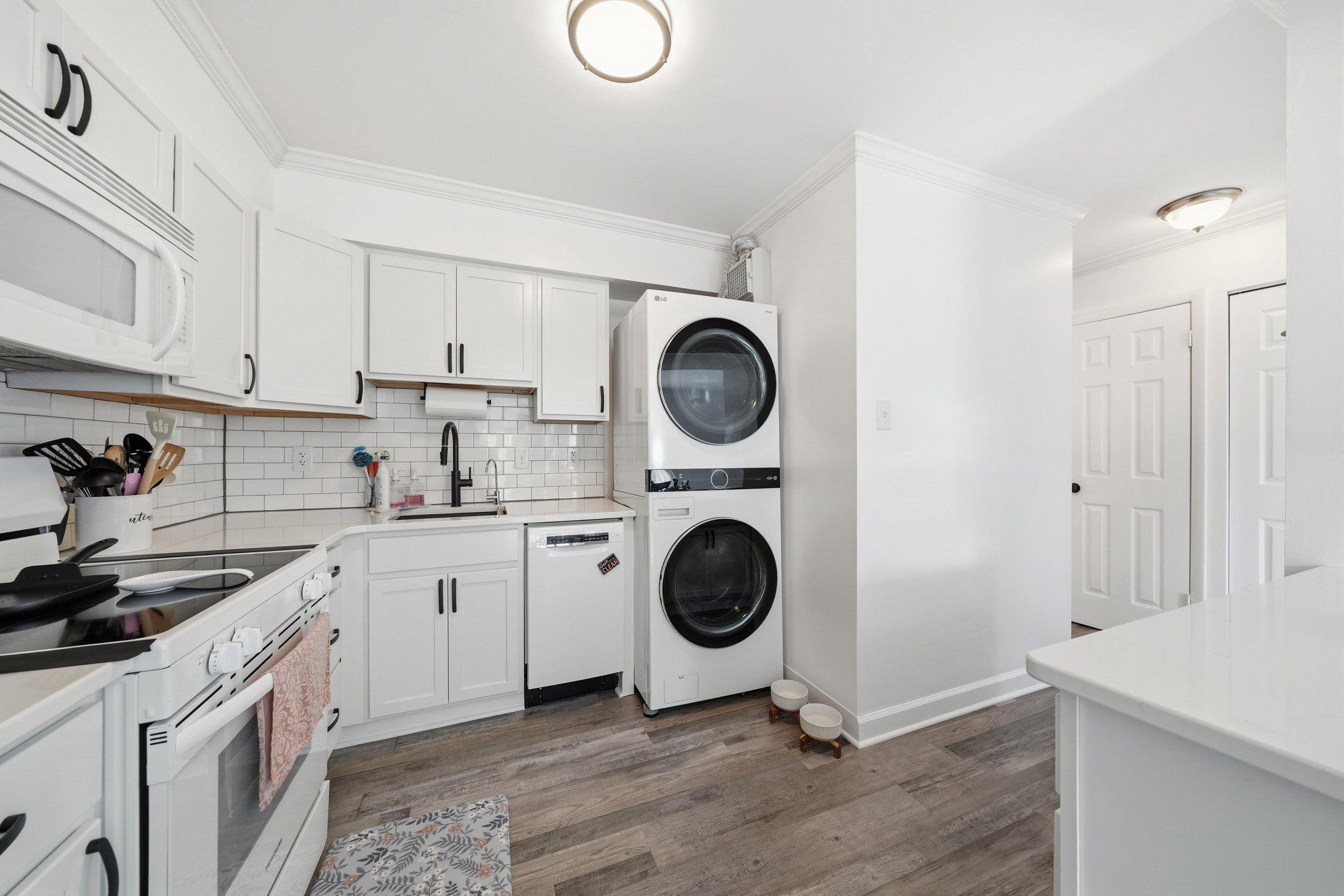 APPLEWALK CONDO - Residential