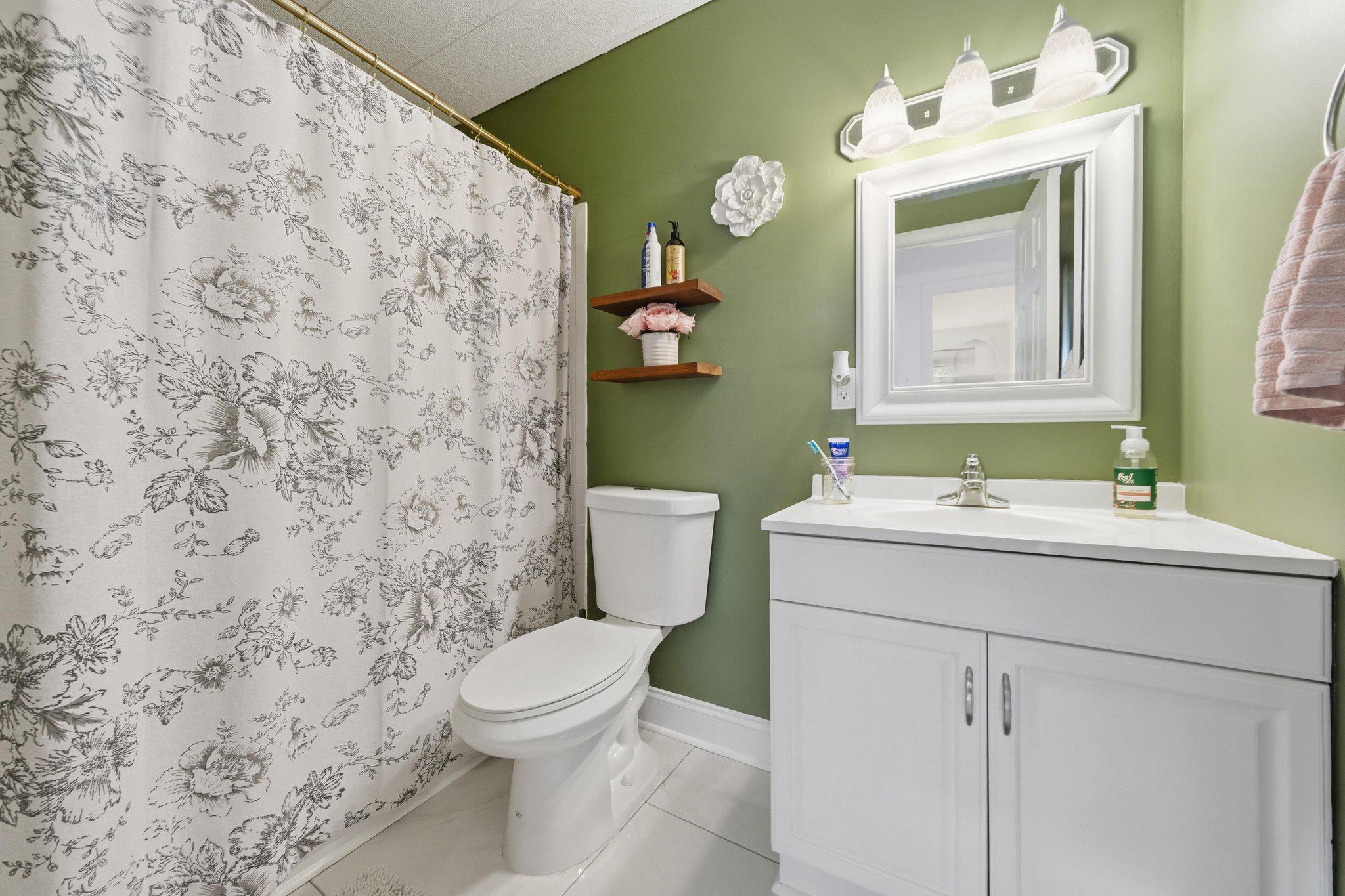 APPLEWALK CONDO - Residential