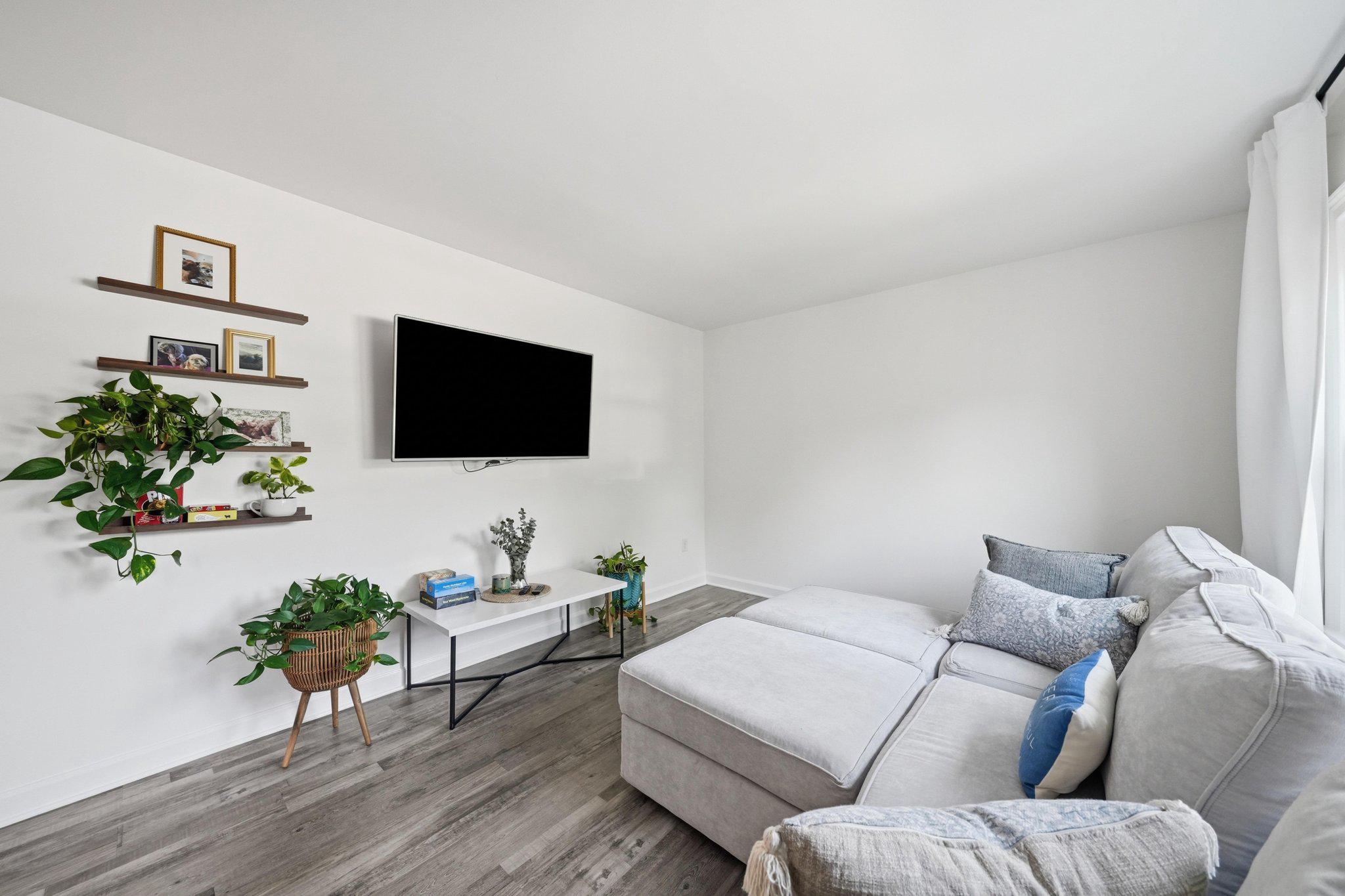 APPLEWALK CONDO - Residential