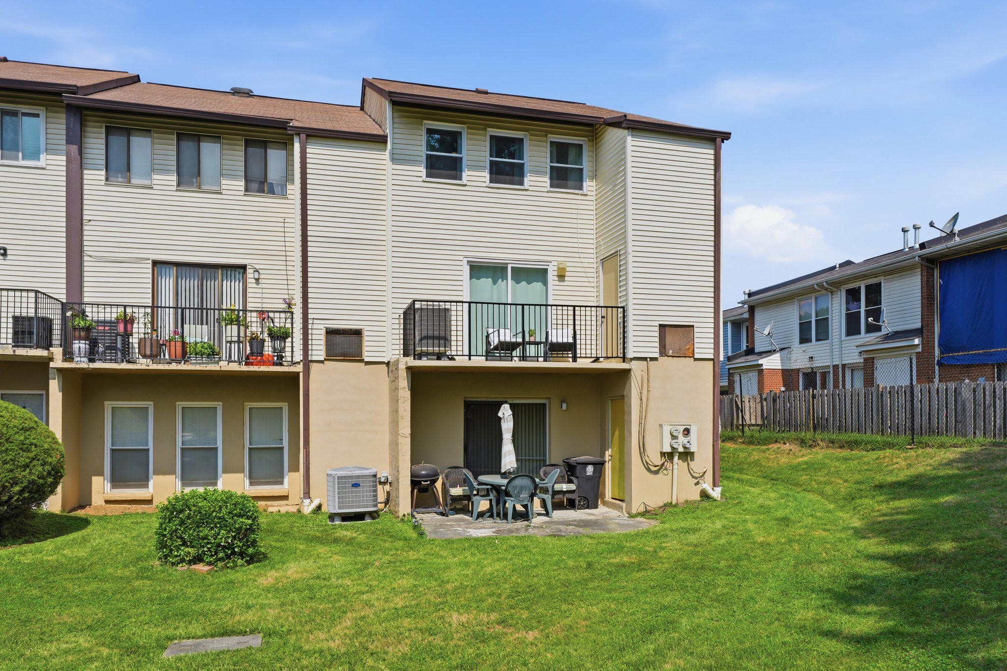 APPLEWALK CONDO - Residential