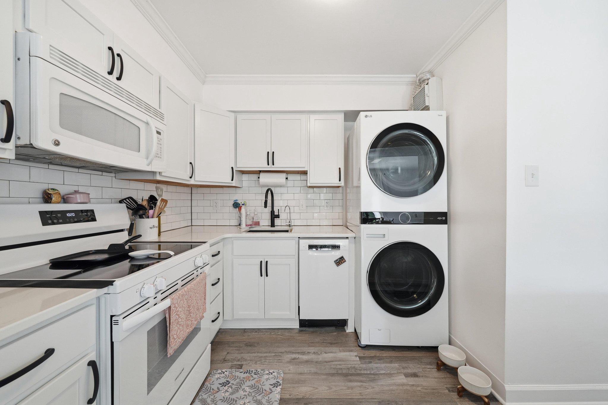 APPLEWALK CONDO - Residential