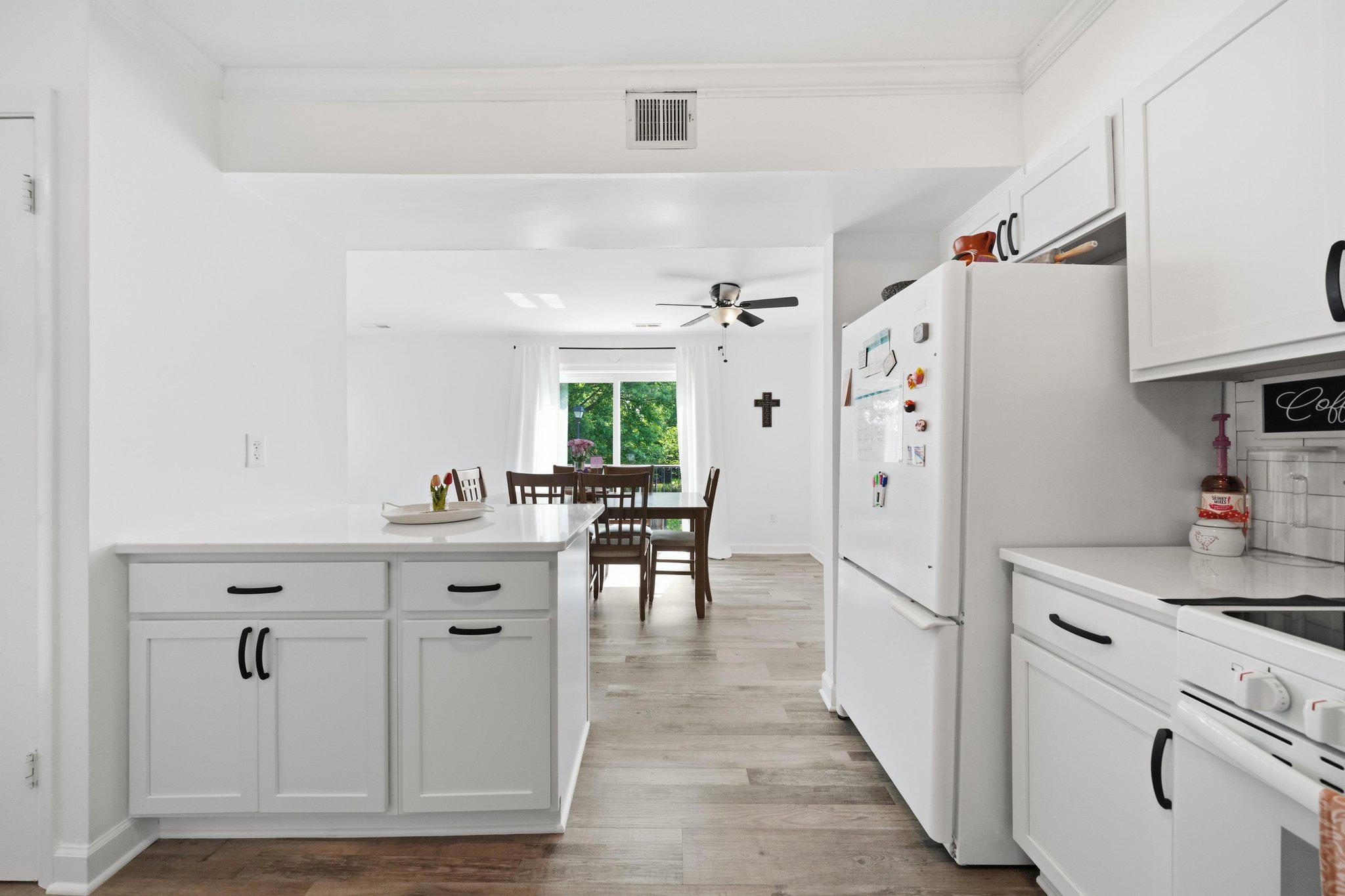 APPLEWALK CONDO - Residential