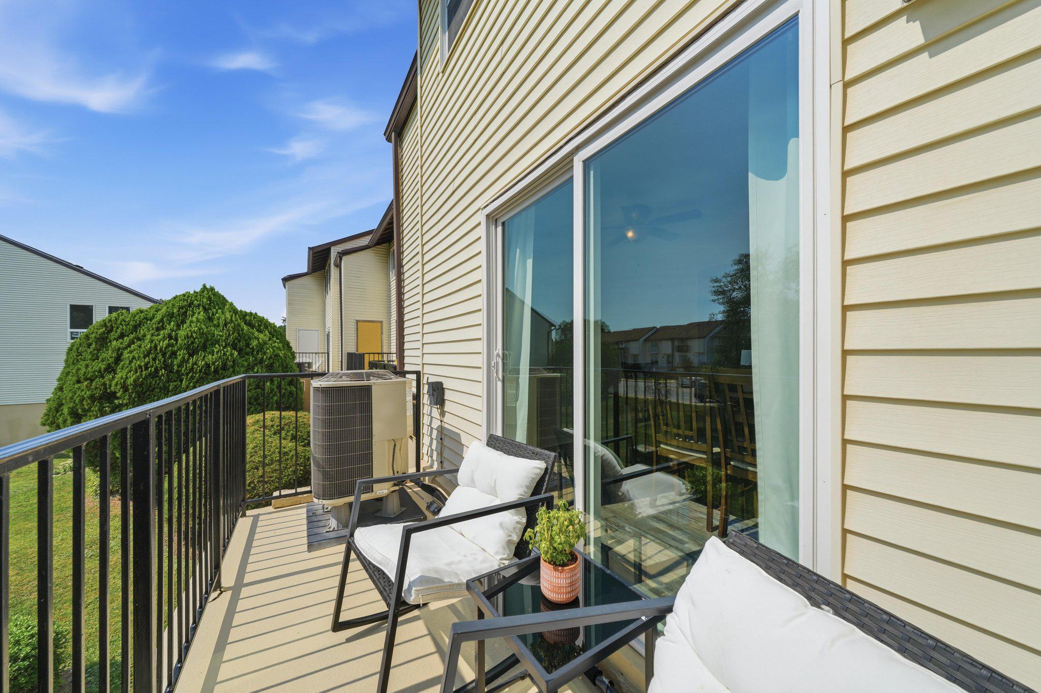 APPLEWALK CONDO - Residential