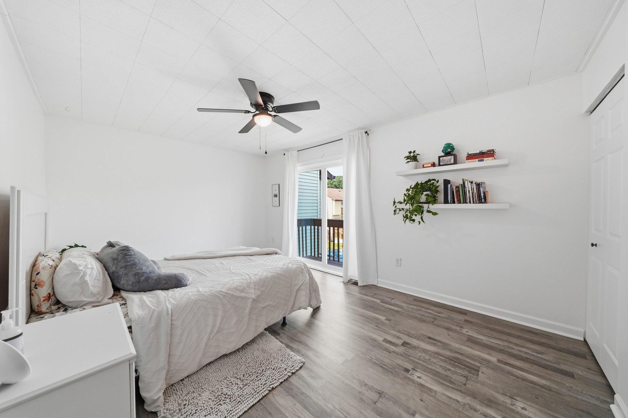 APPLEWALK CONDO - Residential