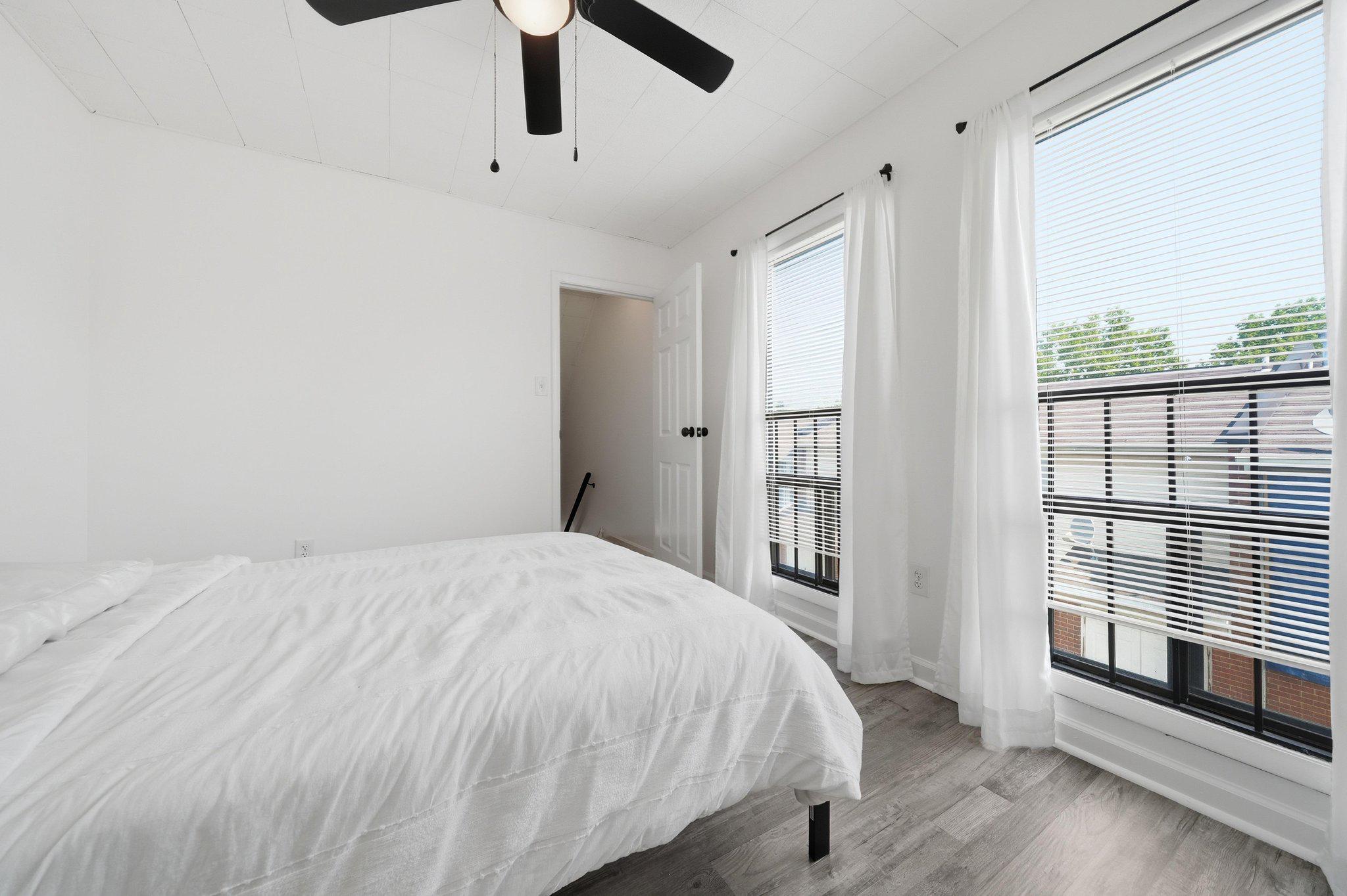 APPLEWALK CONDO - Residential