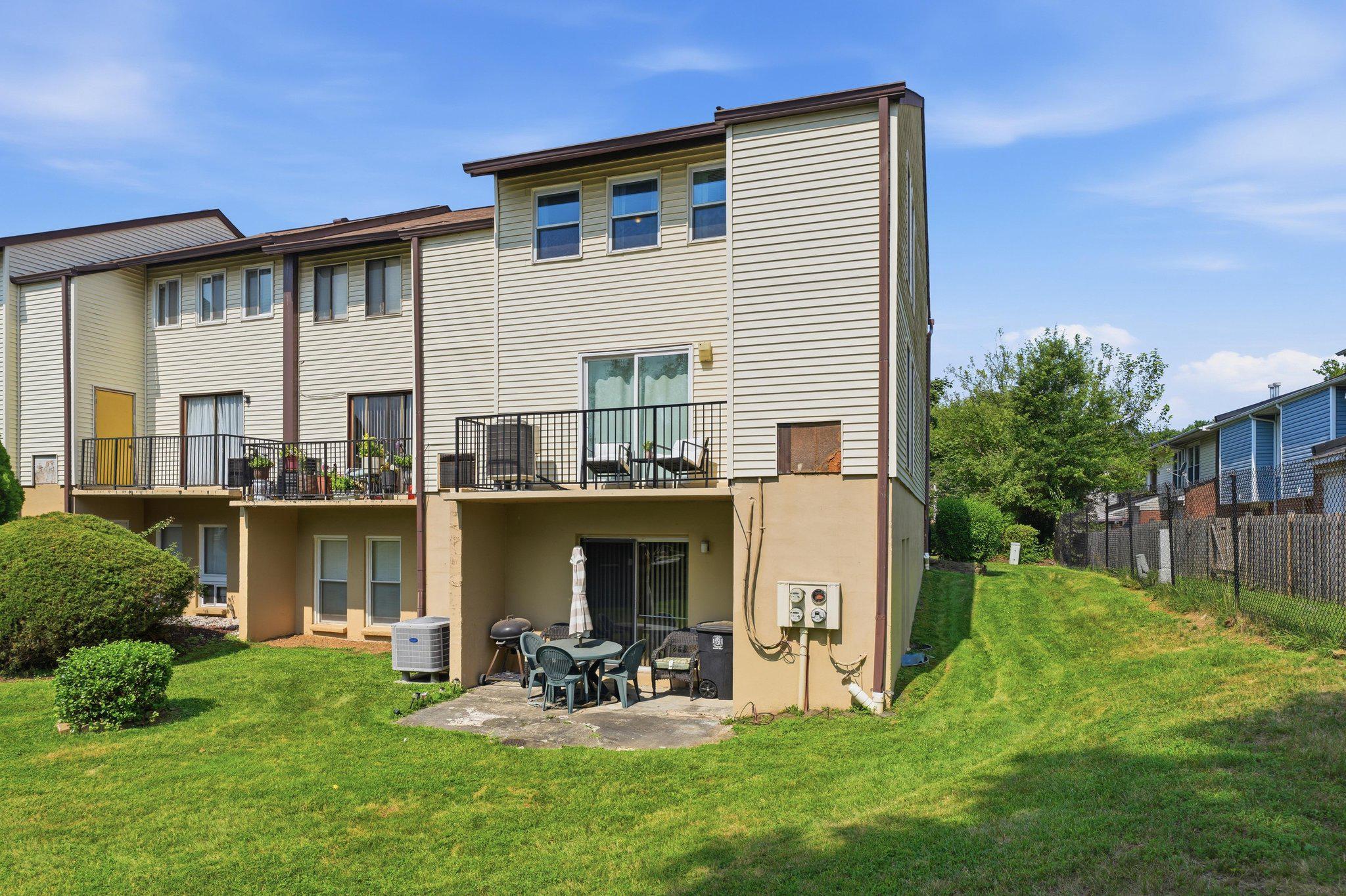 APPLEWALK CONDO - Residential