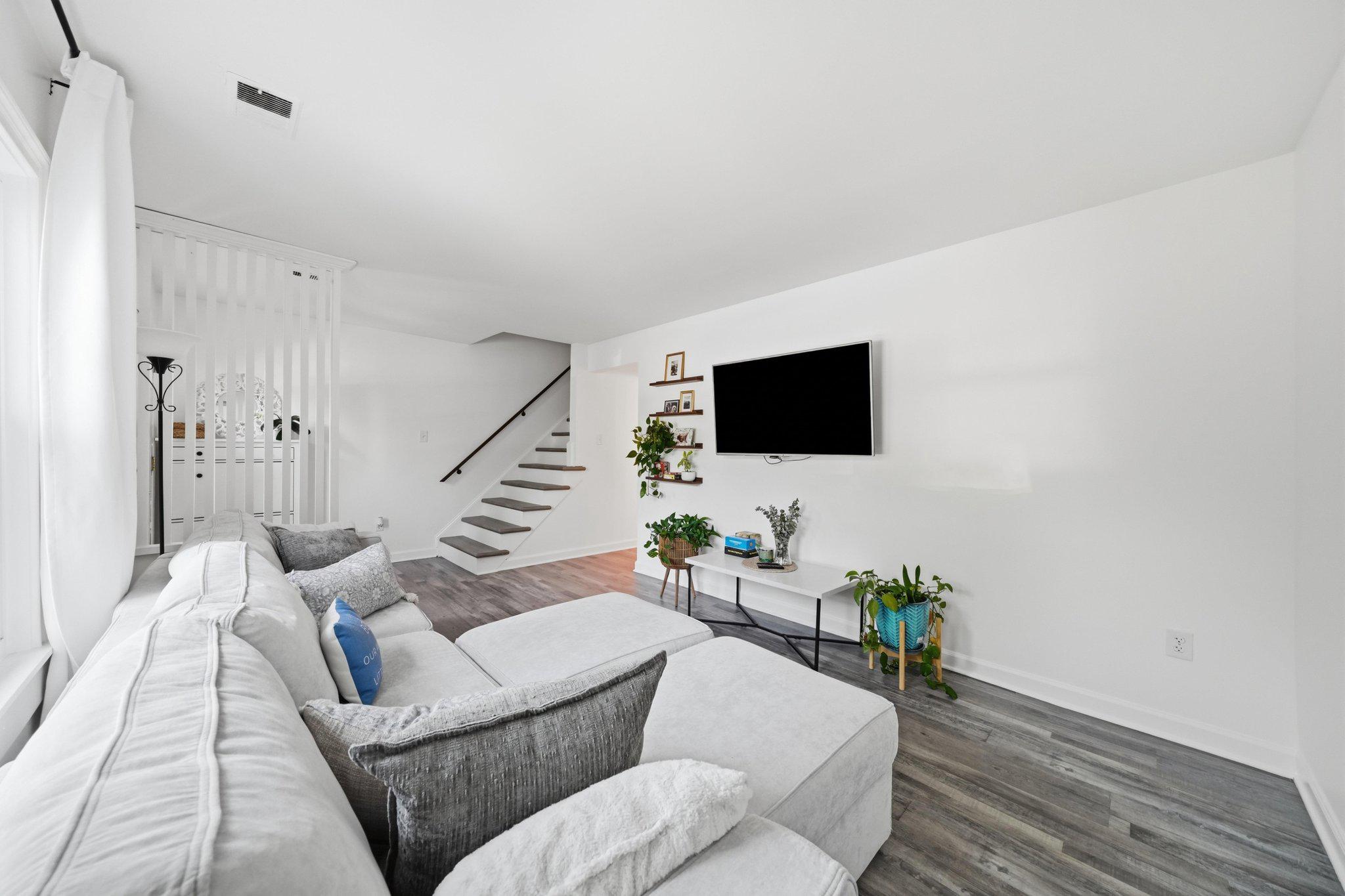 APPLEWALK CONDO - Residential