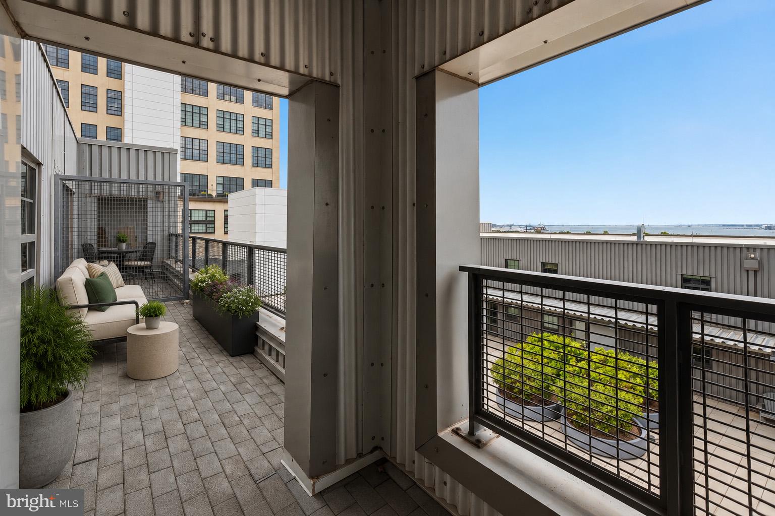 LOCUST POINT - Residential