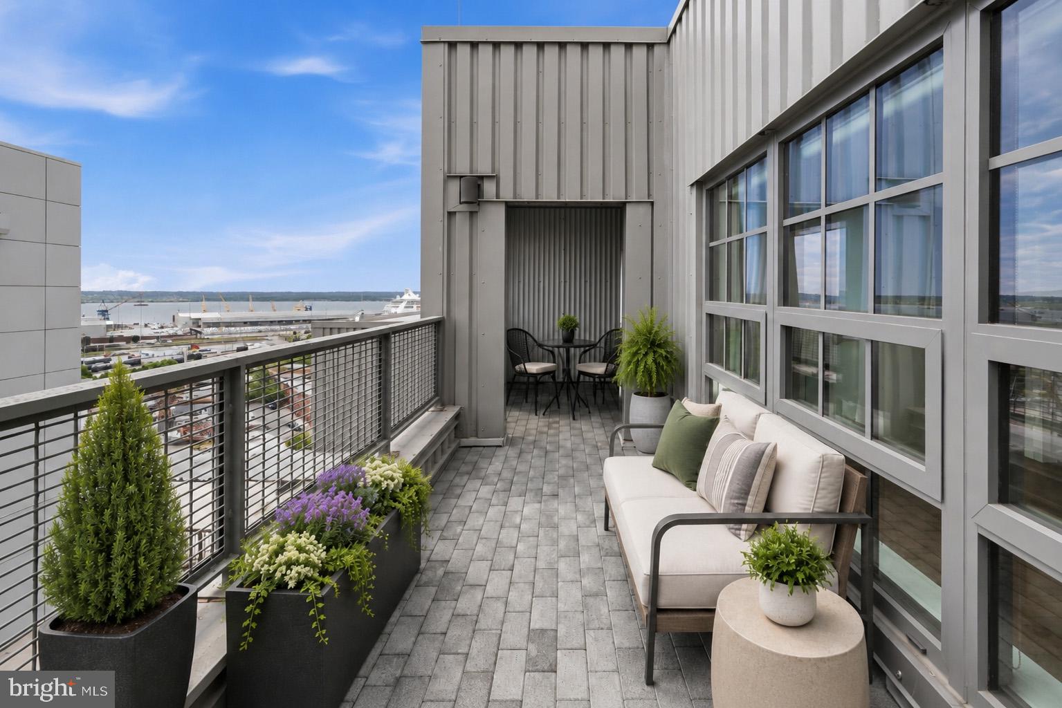 LOCUST POINT - Residential
