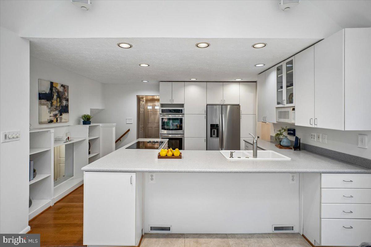 RESTON - Residential