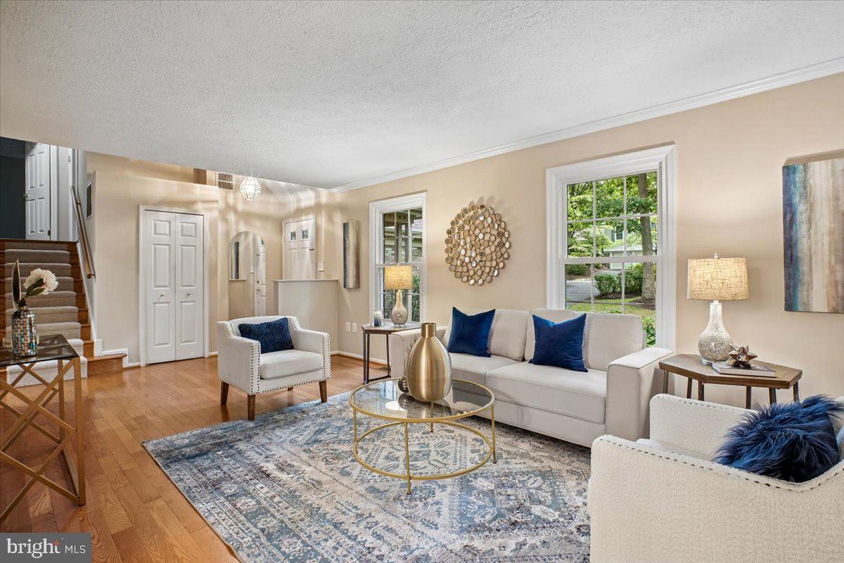 RESTON - Residential