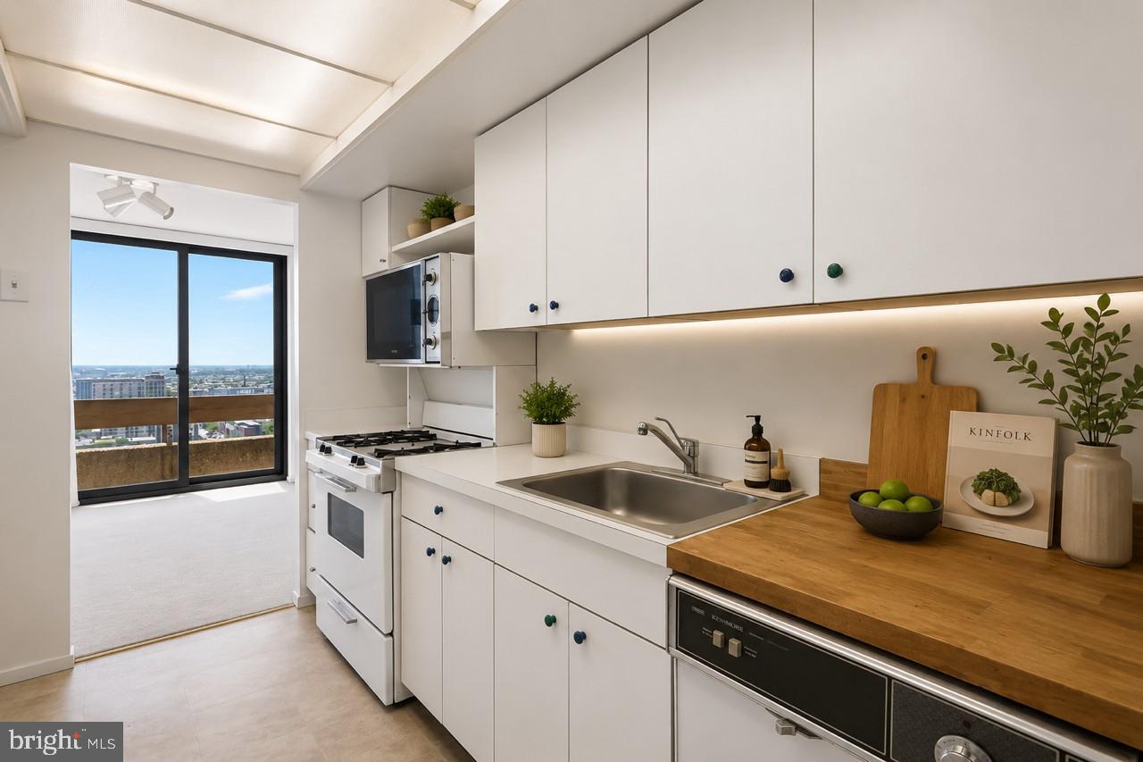 AVENUE OF THE ARTS - Residential