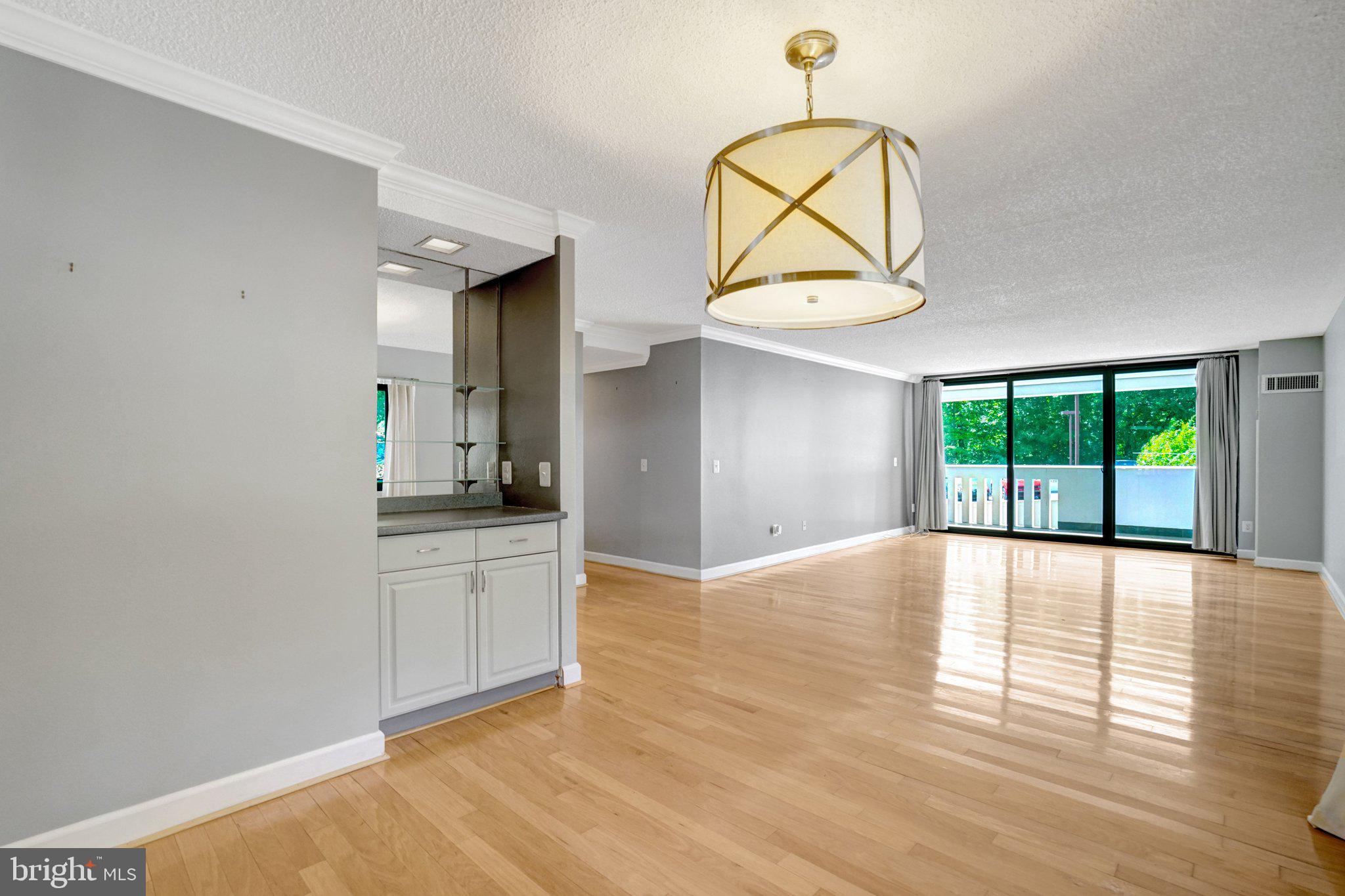 ALEXANDRIA KNOLLS - Residential