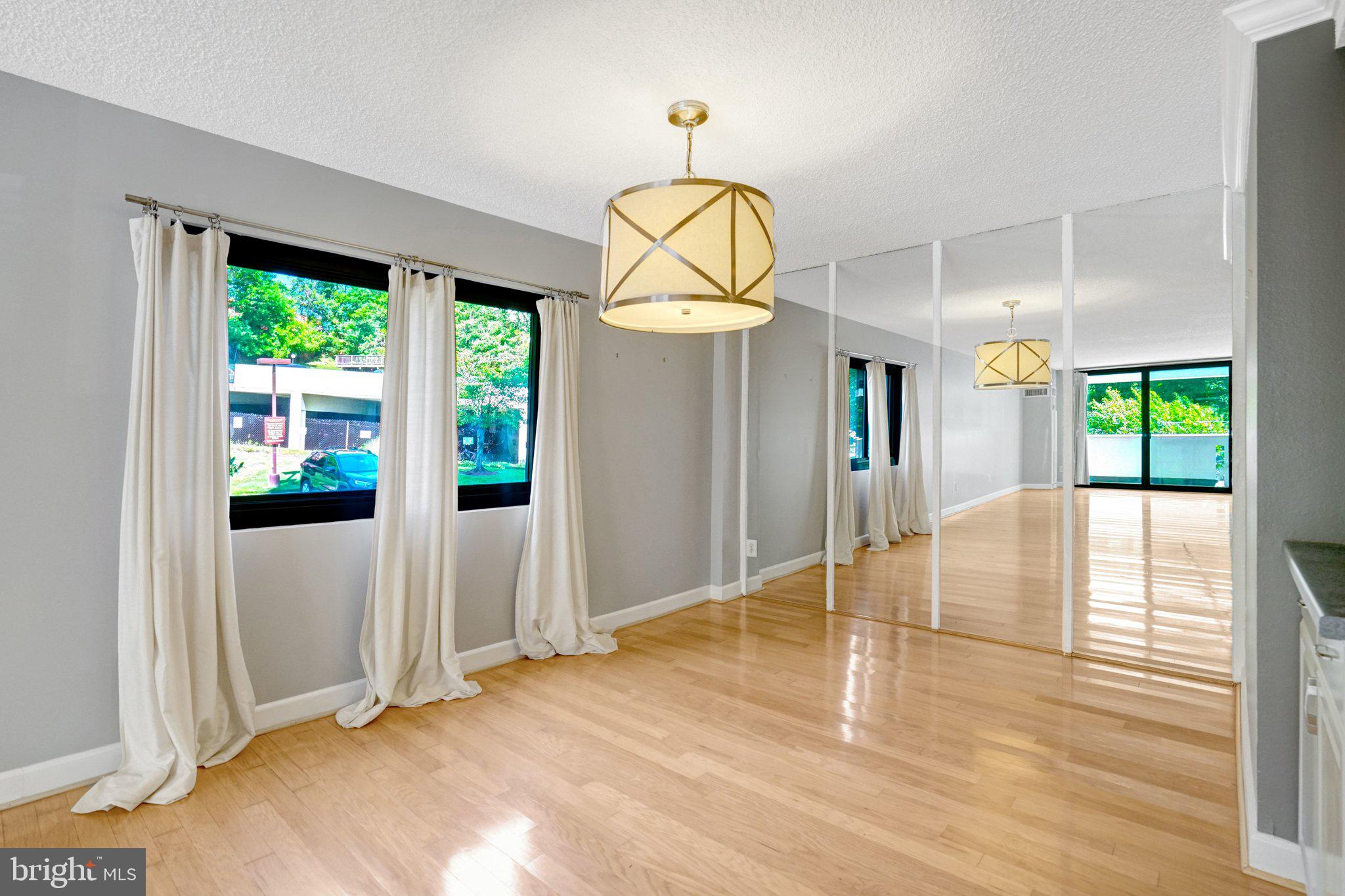ALEXANDRIA KNOLLS - Residential