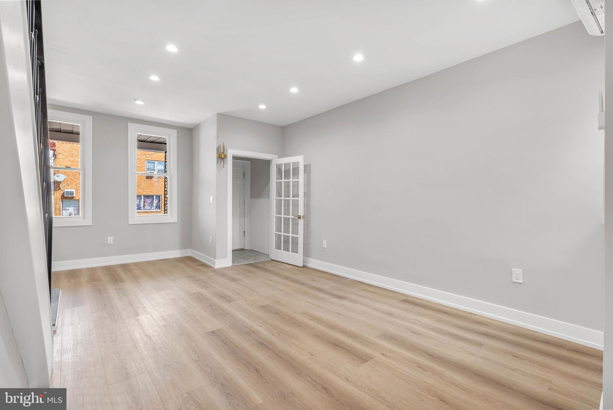 PORT RICHMOND - Residential