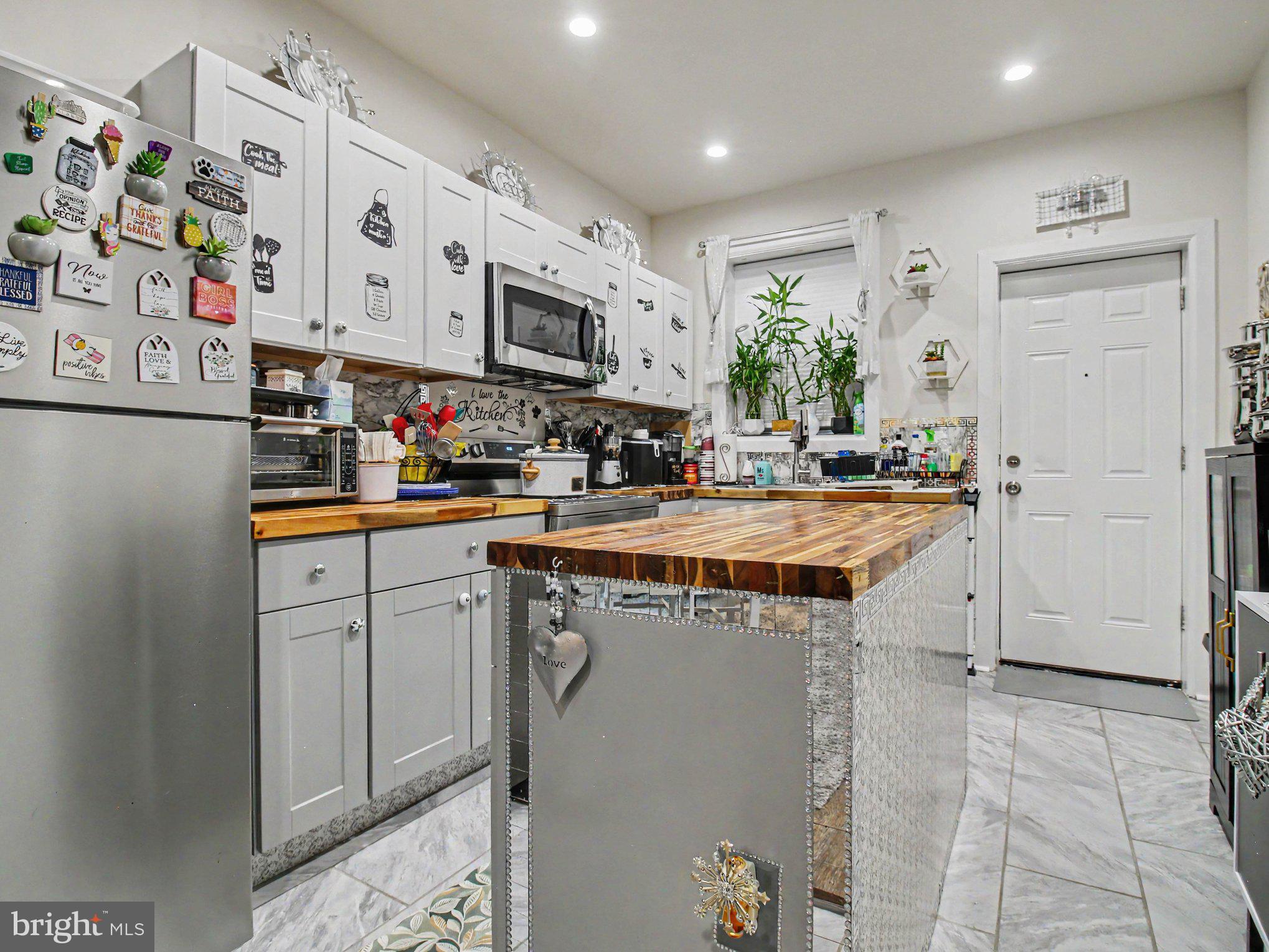 MONTEBELLO - Residential