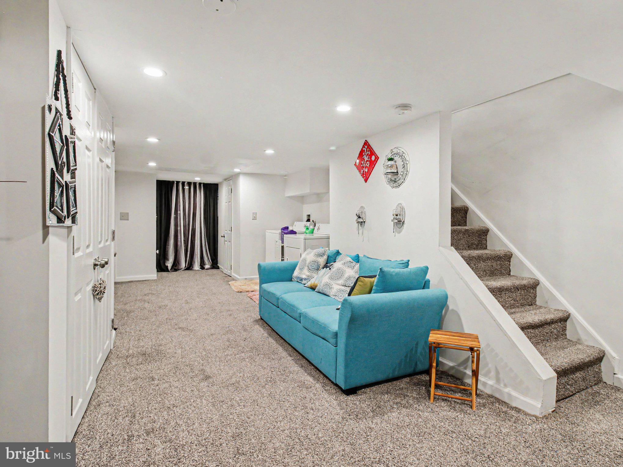 MONTEBELLO - Residential