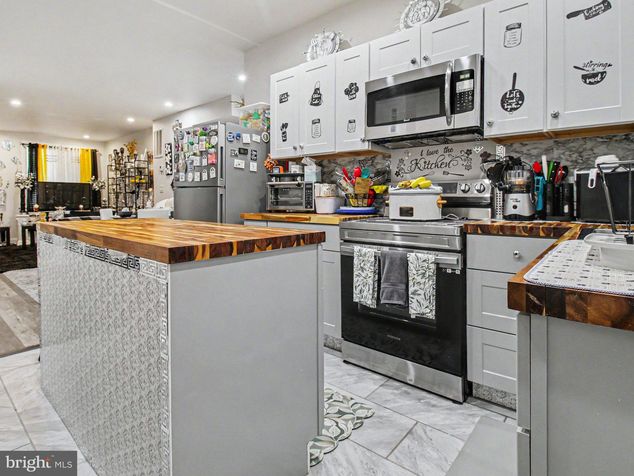 MONTEBELLO - Residential