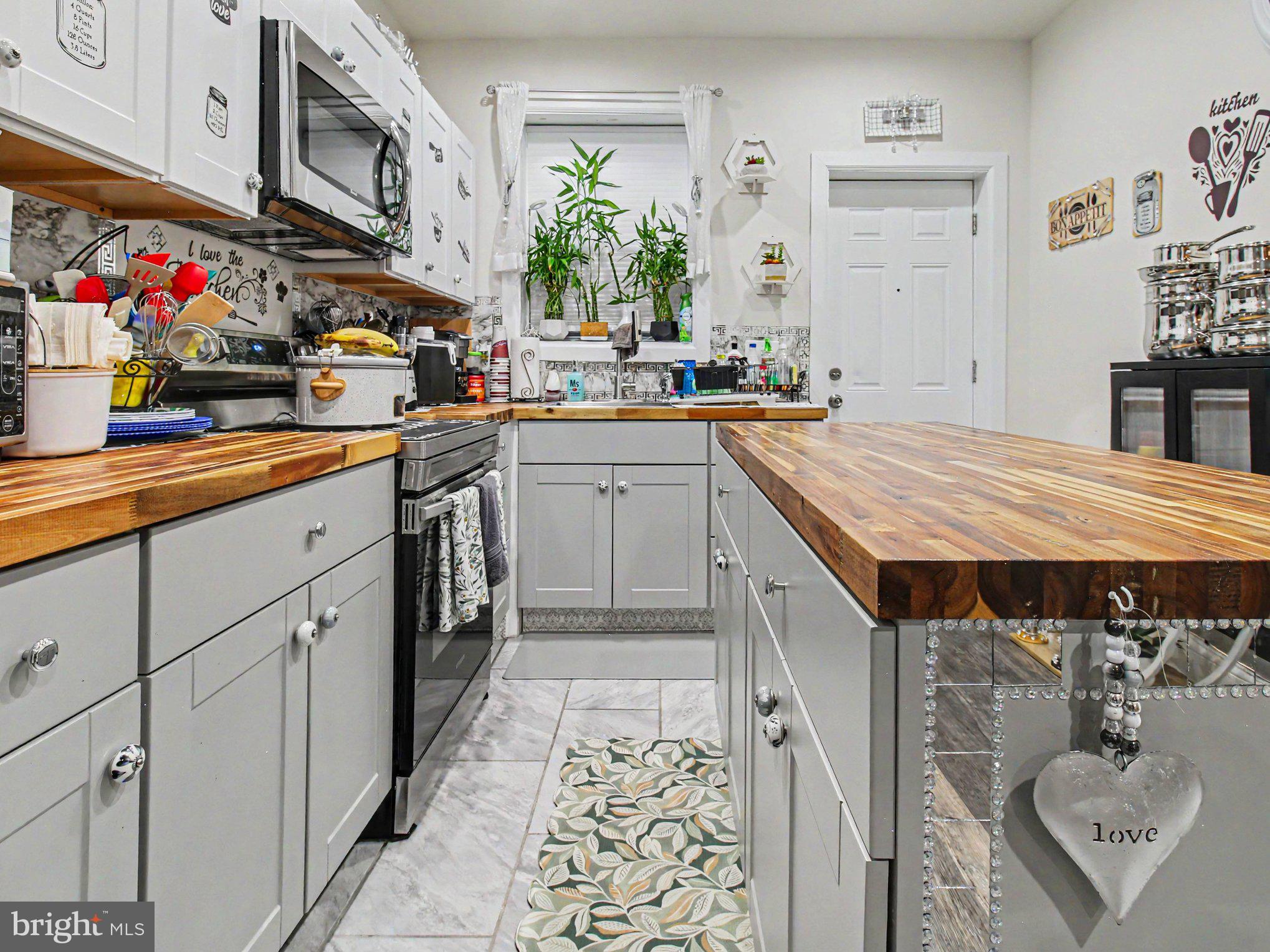 MONTEBELLO - Residential