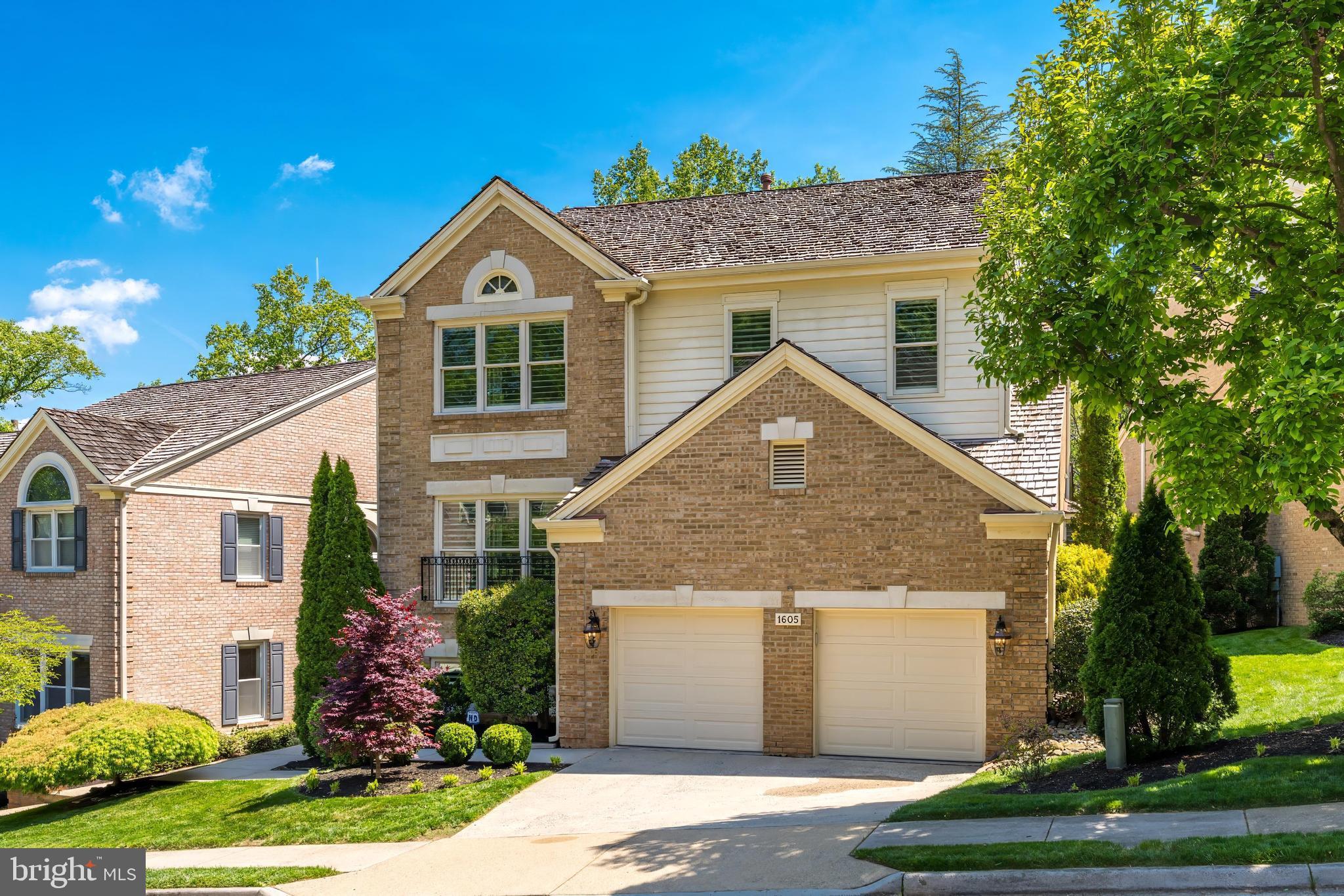 MC LEAN OAKS - Residential