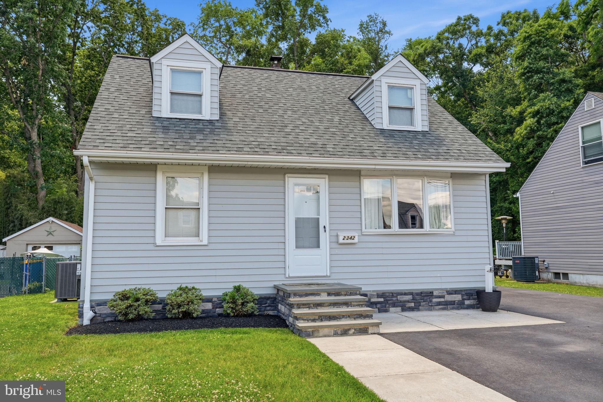 MAPLE SHADE - Residential