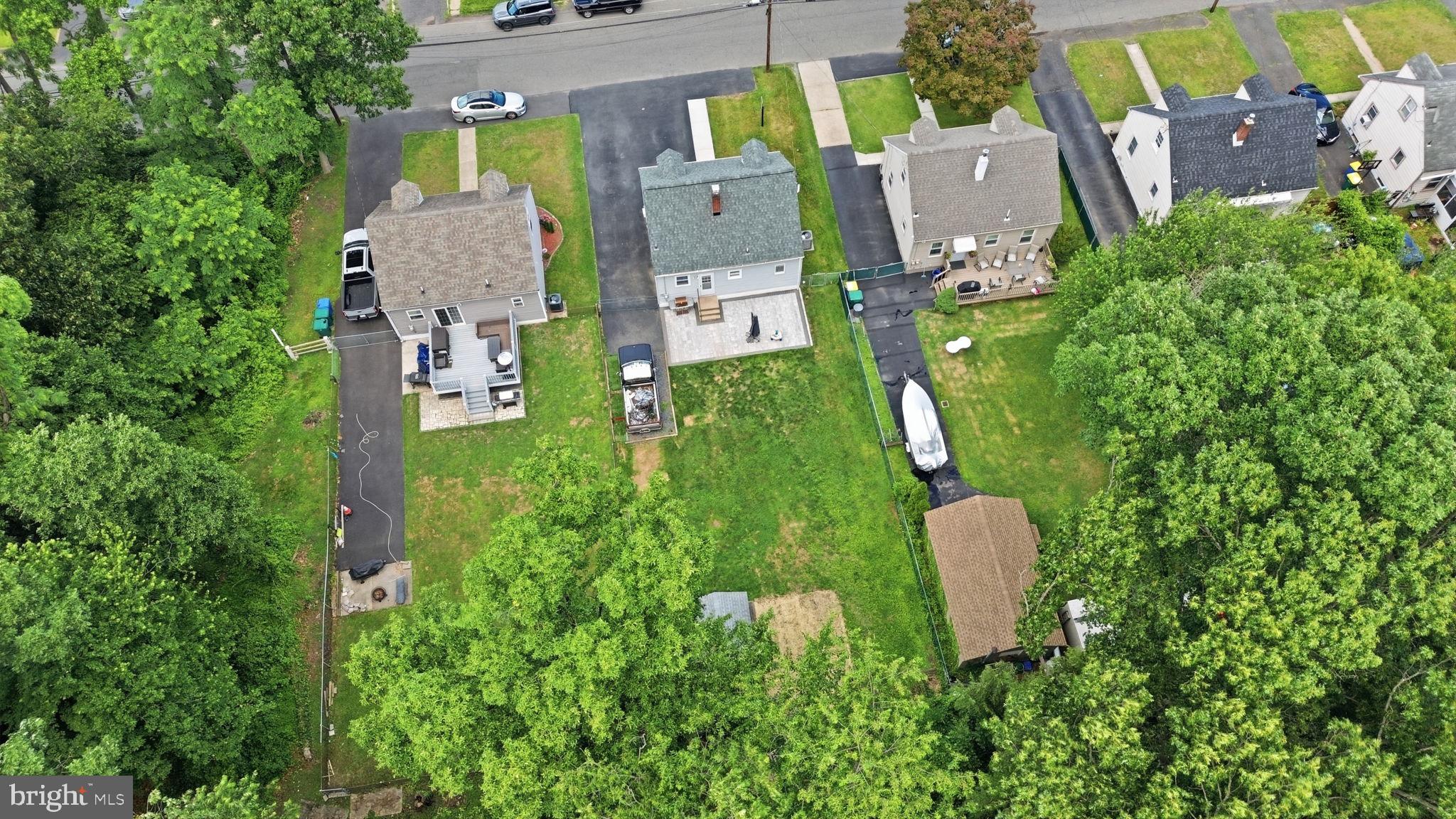 MAPLE SHADE - Residential