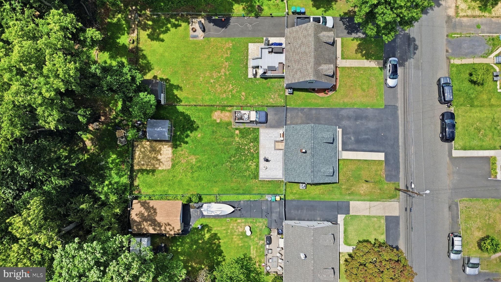MAPLE SHADE - Residential