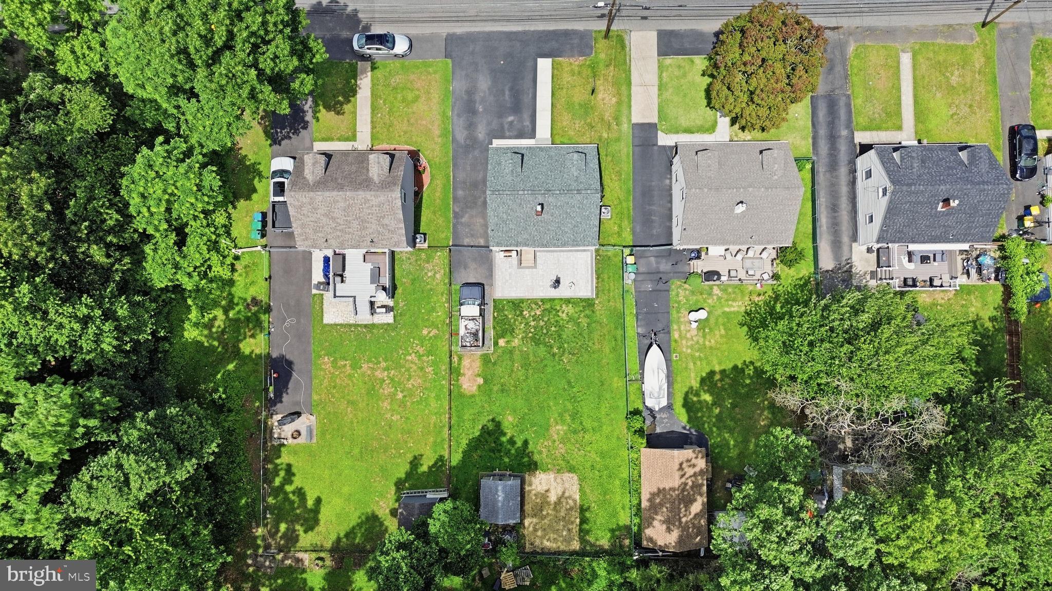 MAPLE SHADE - Residential