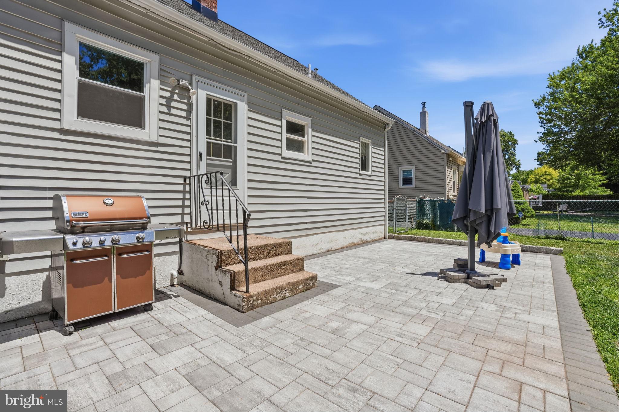 MAPLE SHADE - Residential