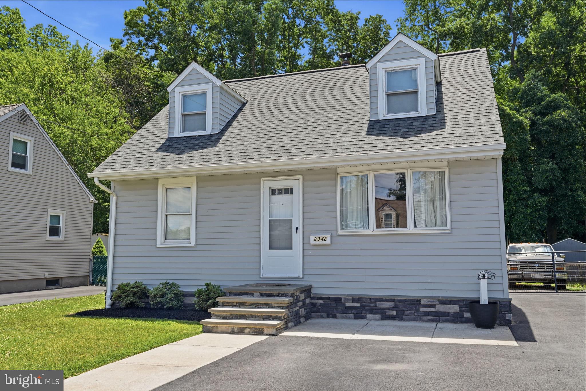 MAPLE SHADE - Residential