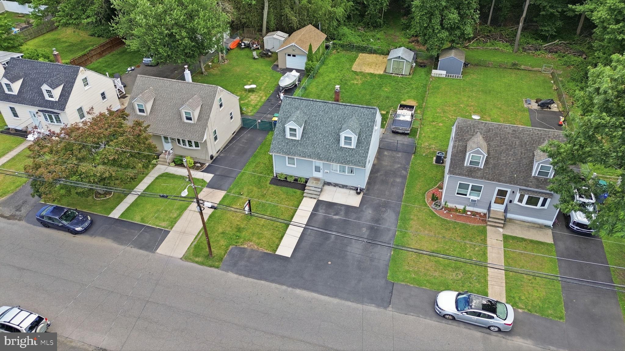 MAPLE SHADE - Residential
