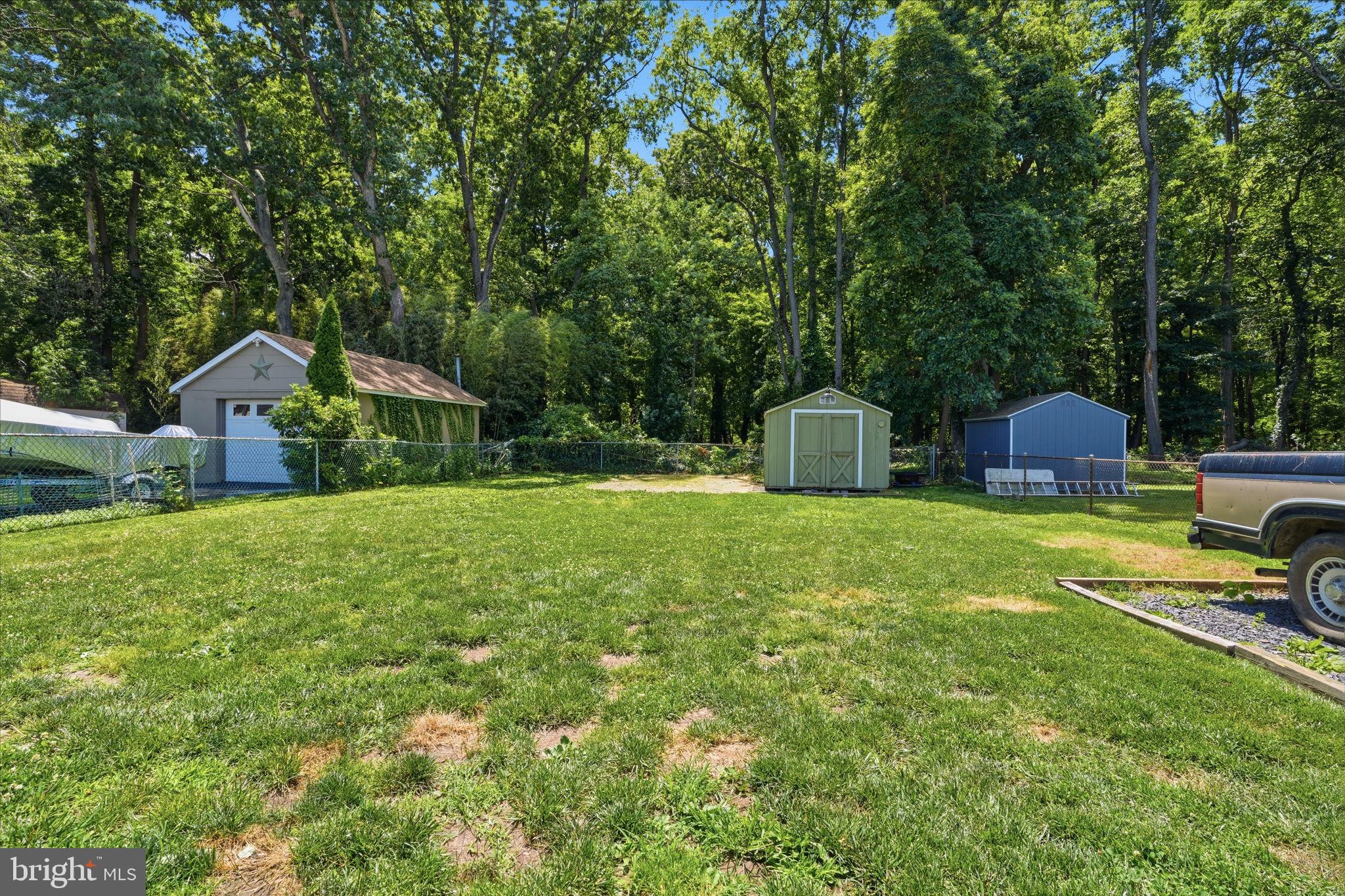 MAPLE SHADE - Residential