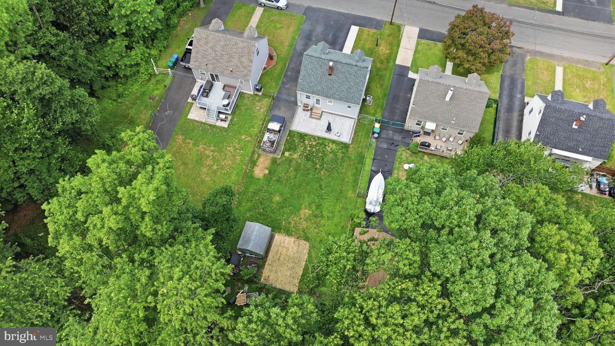 MAPLE SHADE - Residential